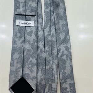 Calvin Klein Light Gray Textured Tie